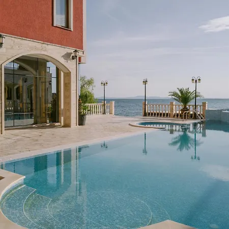 Rich Collective 公寓