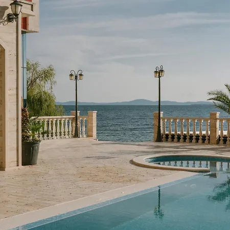 Rich Collective 内塞伯尔