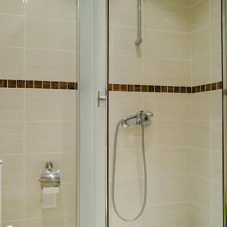 Rich Collective 内塞伯尔