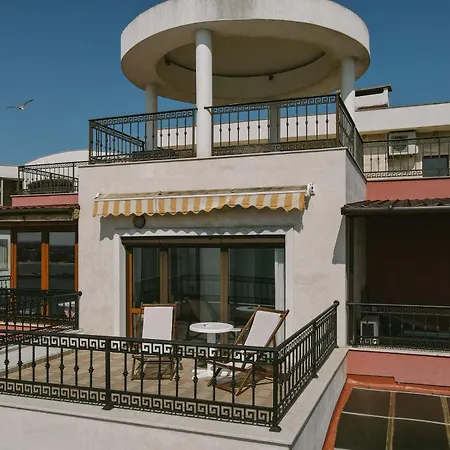 Apartament Rich Collective *