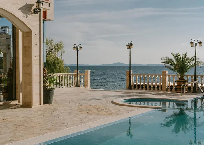 Rich Collective Nesebyr