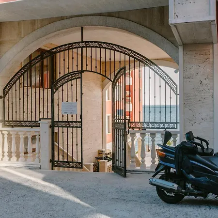 Rich Collective Apartman