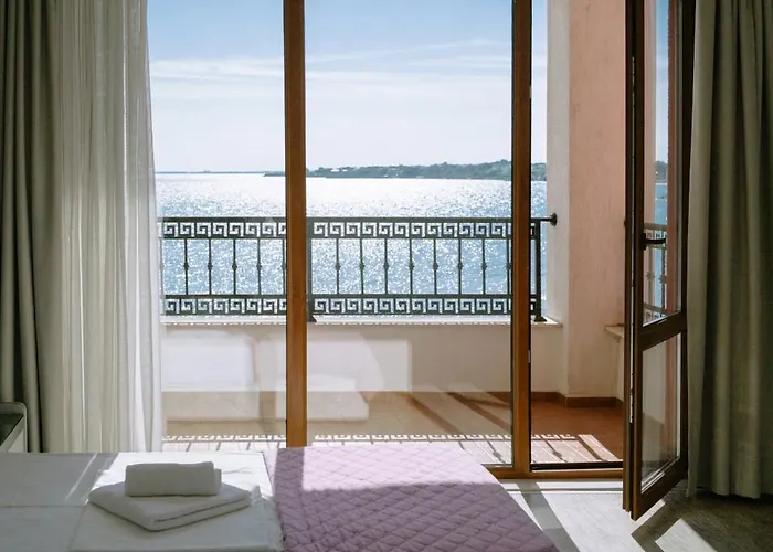 Apartment Rich Collective *